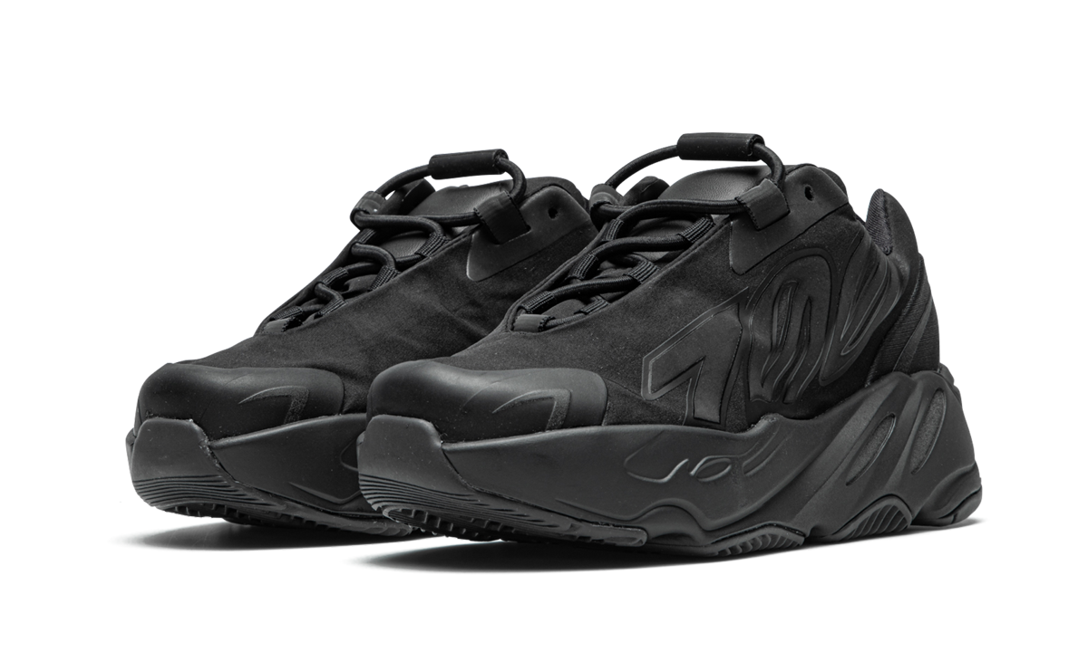 Yeezy Boost 700 MNVN Kids "Triple Black"